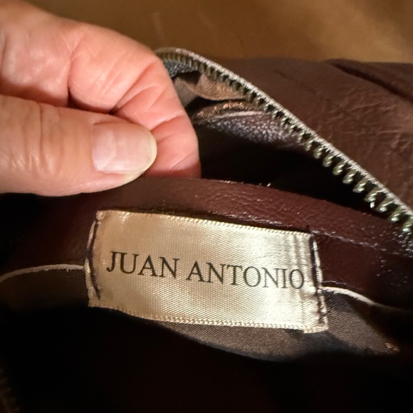 RARE FIND! JUAN ANTONIO Tooled Floral Luxury Leather Studded Crossbody - Picture 4 of 8